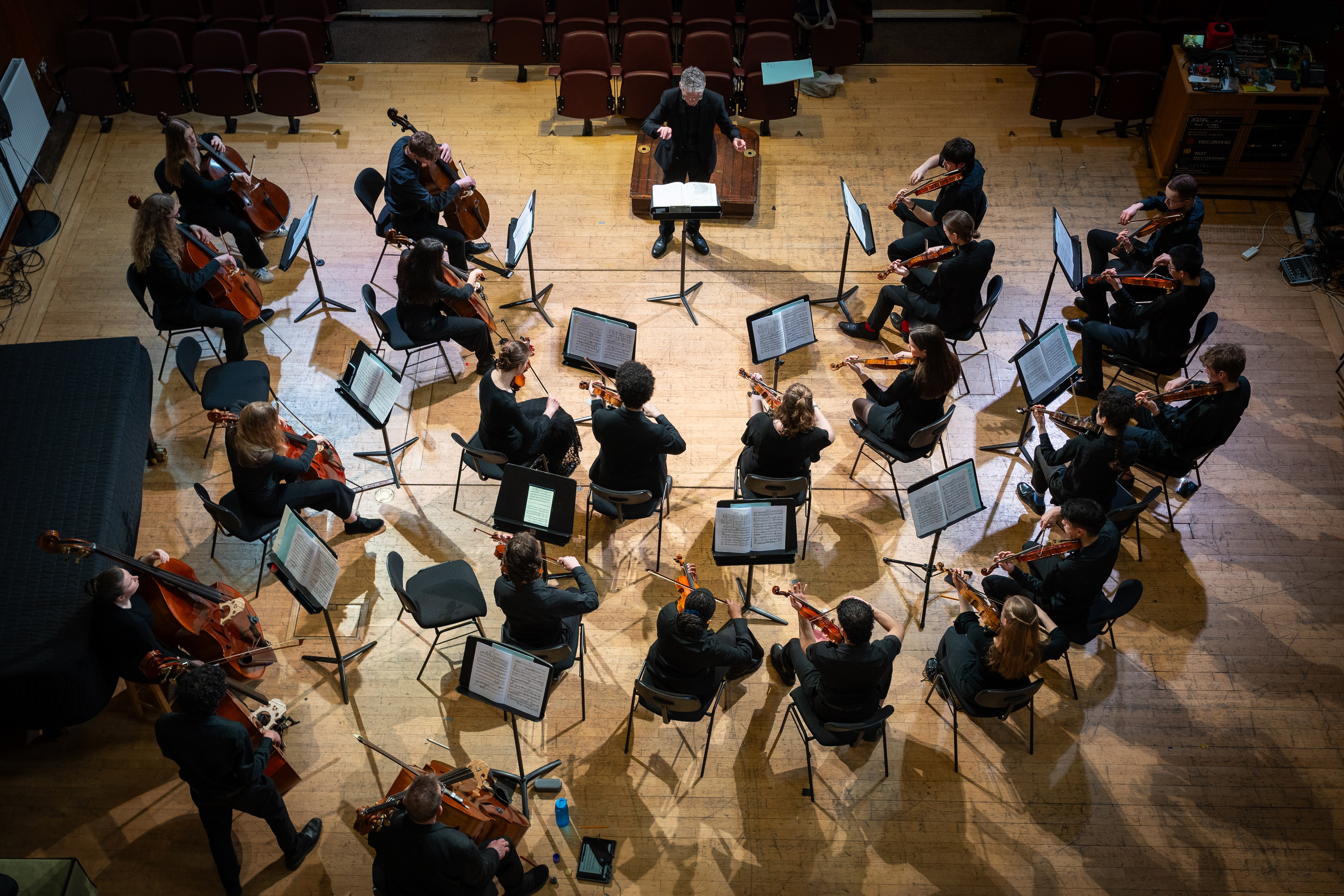 violin players